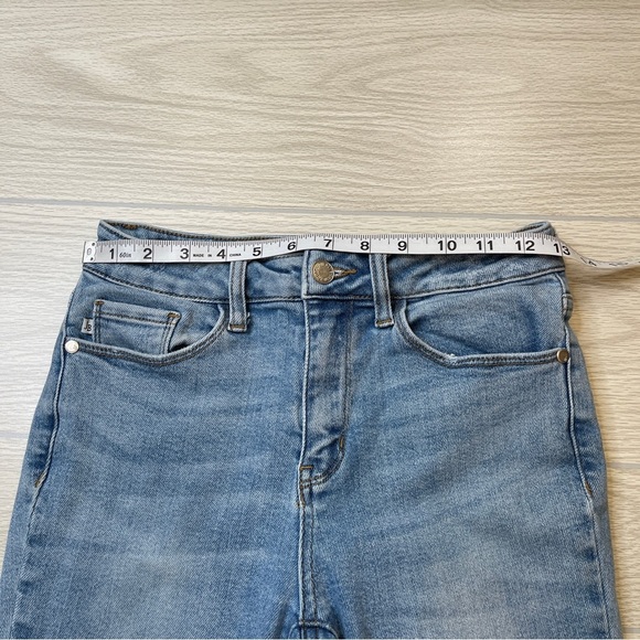 Judy Blue JB8843 Shark-bite Frayed Hem High Rise Medium Wash Jeans Size 3/26 - Picture 11 of 13